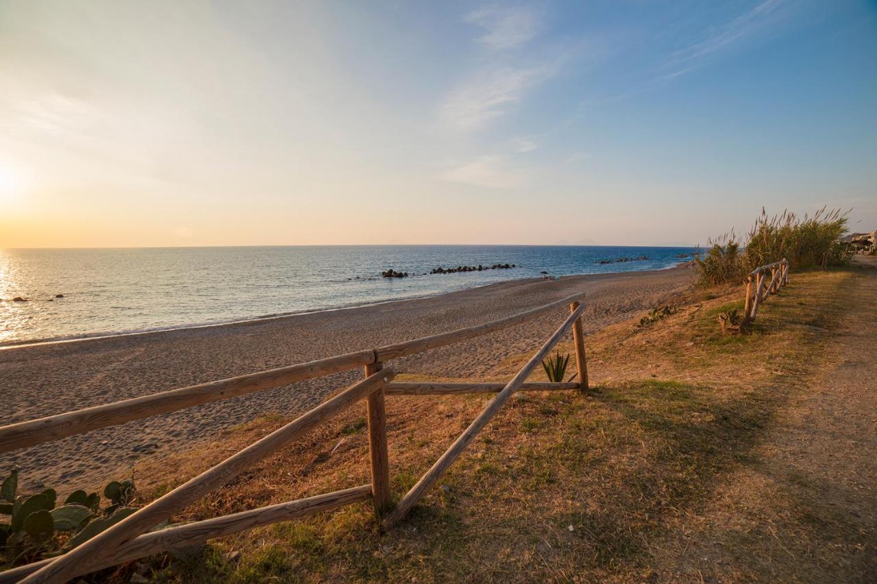 B&B Stella Marina Capo dʼOrlando Εξωτερικό φωτογραφία