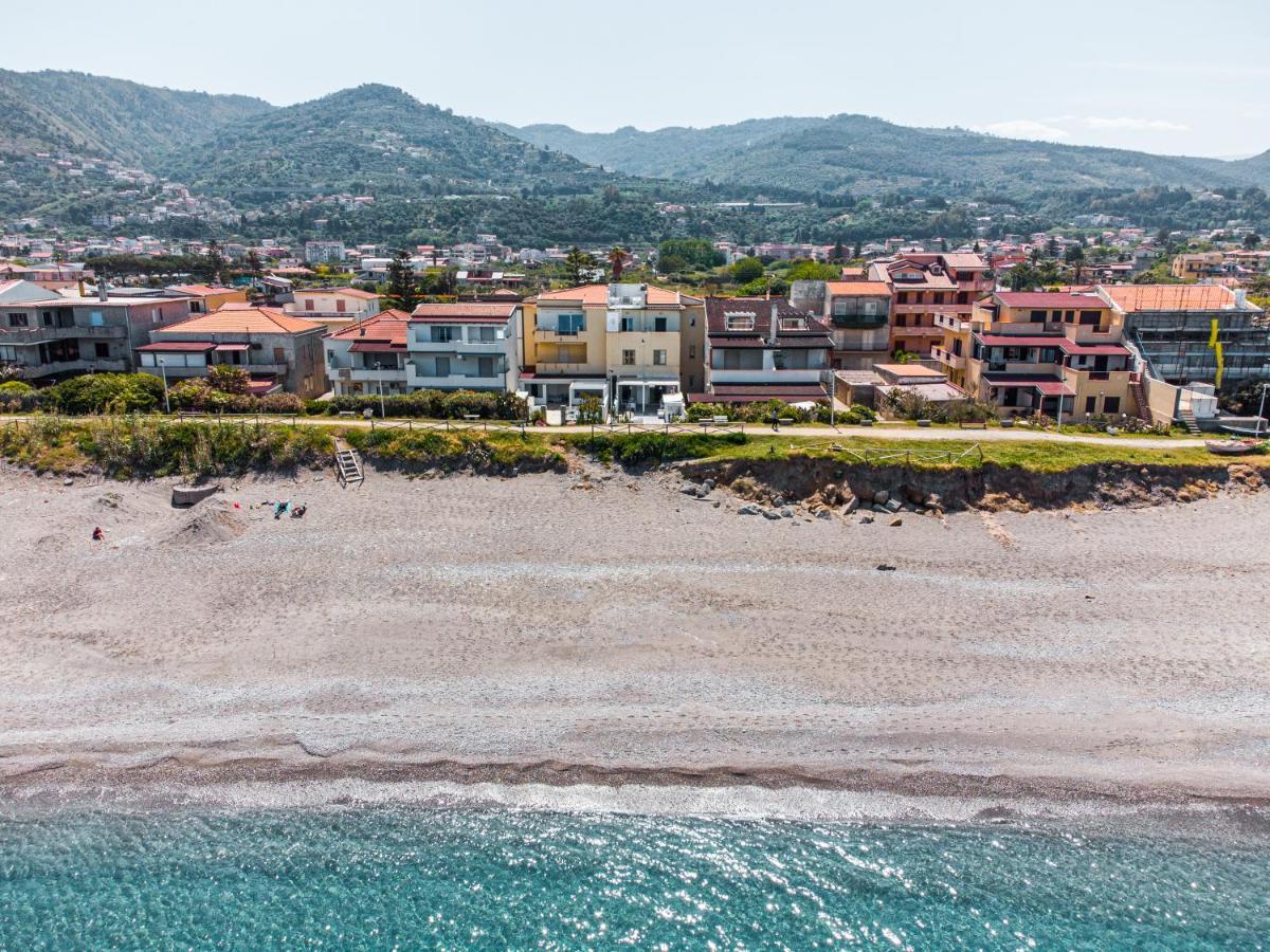 B&B Stella Marina Capo dʼOrlando Εξωτερικό φωτογραφία